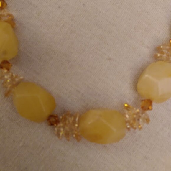 Karen Flannery: Marked. Gold tone beaded statement necklace. - Picture 2 of 3